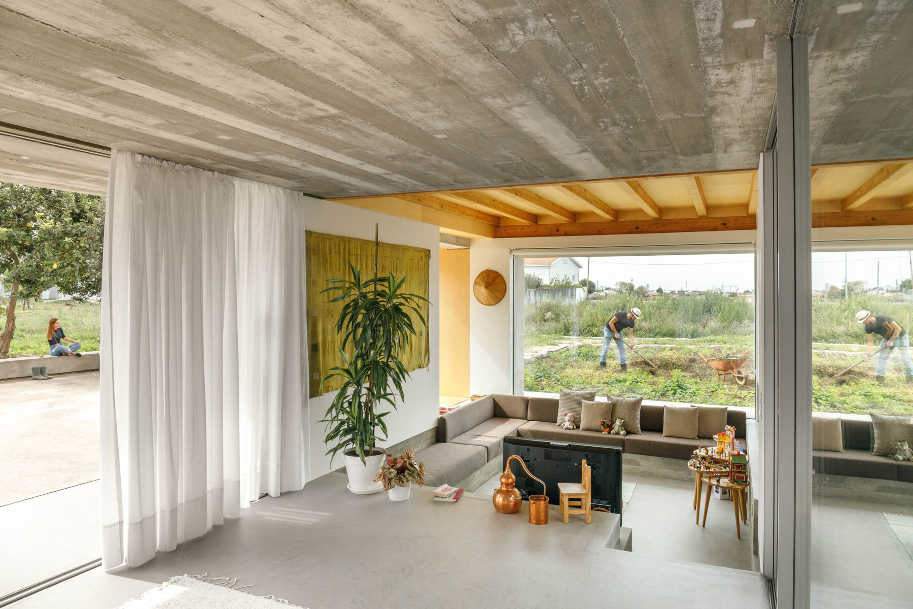 paulo-merlini-architects-casa-rio-paredes-designboom-016