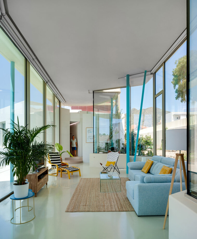 pepa diaz arquitecta inserts transparent living space at the core of this house in spain