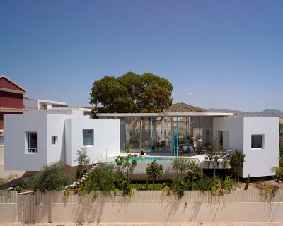 pepa diaz arquitecta inserts transparent living space at the core of this house in spain