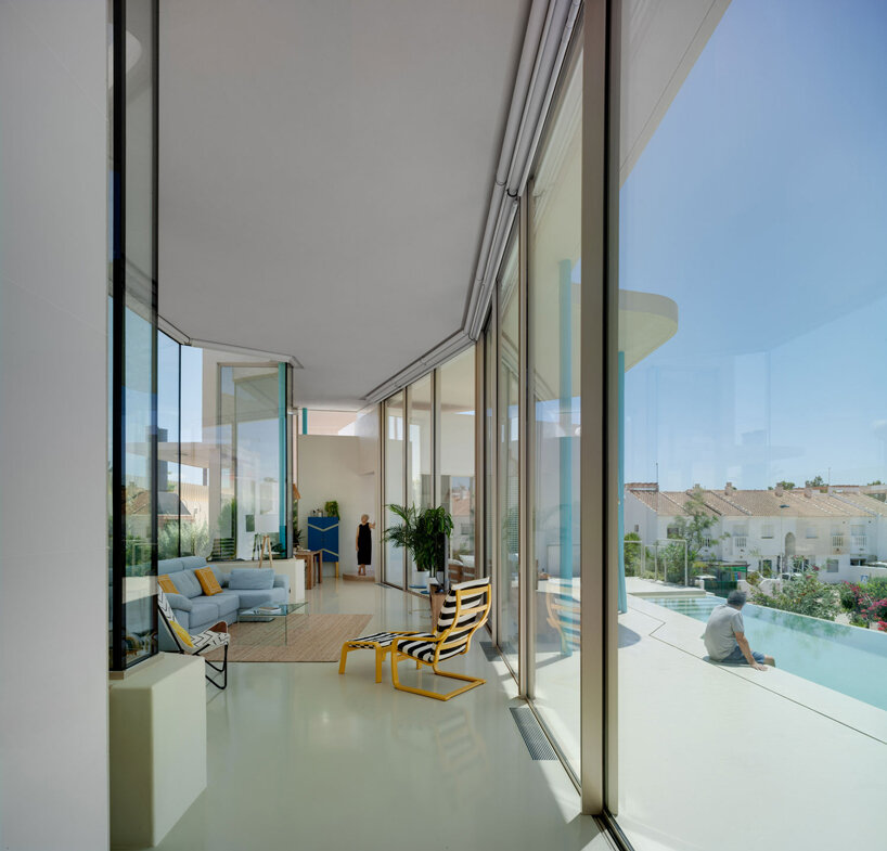 pepa diaz arquitecta inserts transparent living space at the core of this house in spain