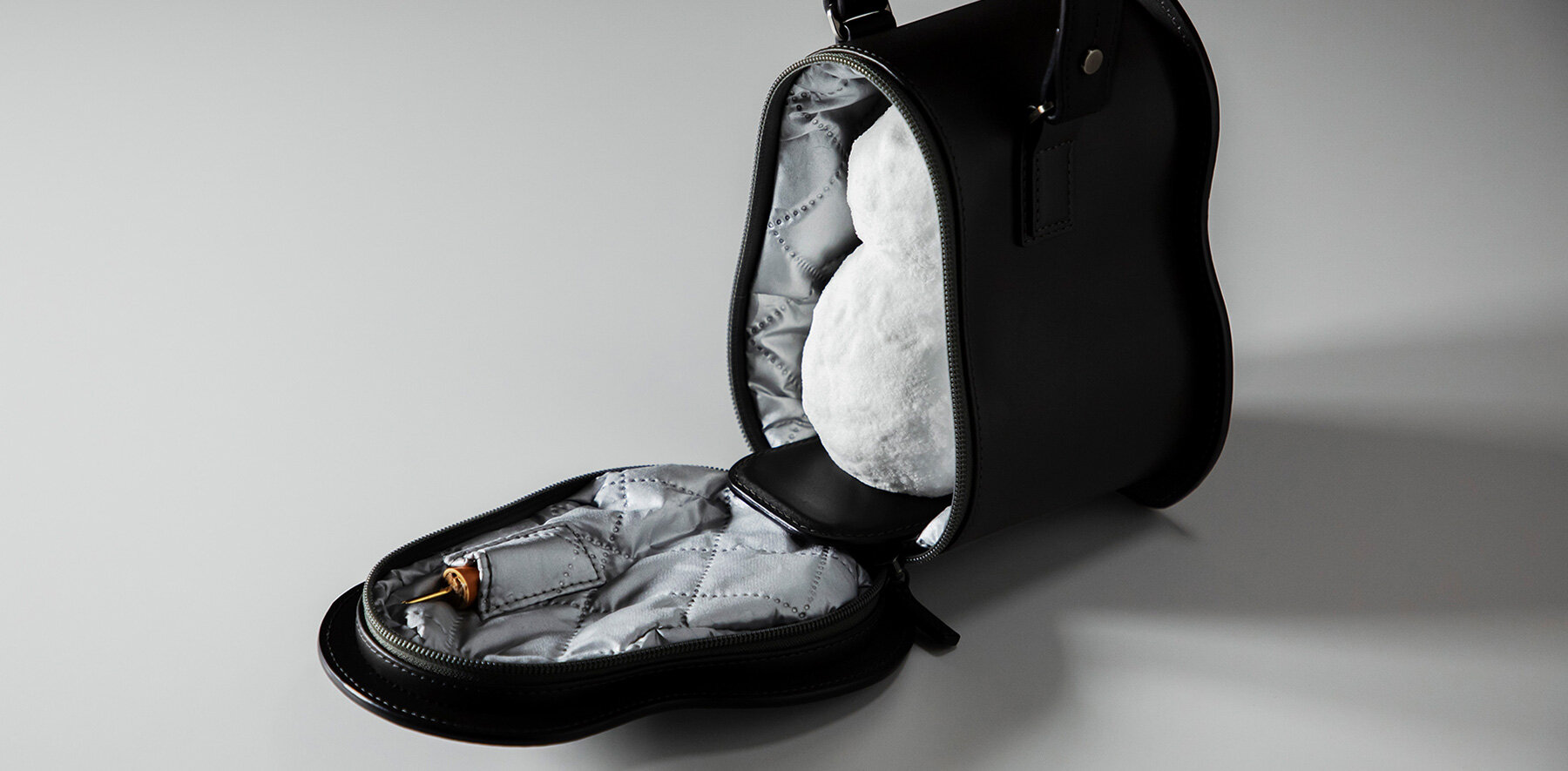 tsuchiya-kaban-snowman-bag-designboom-004