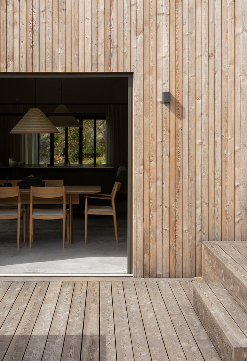 with its archipelago house, NORM architects wraps the coast of sweden in timber