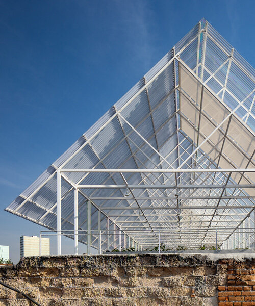 PRODUCTORA adds continuous canopy to roof of historical building in mexico city