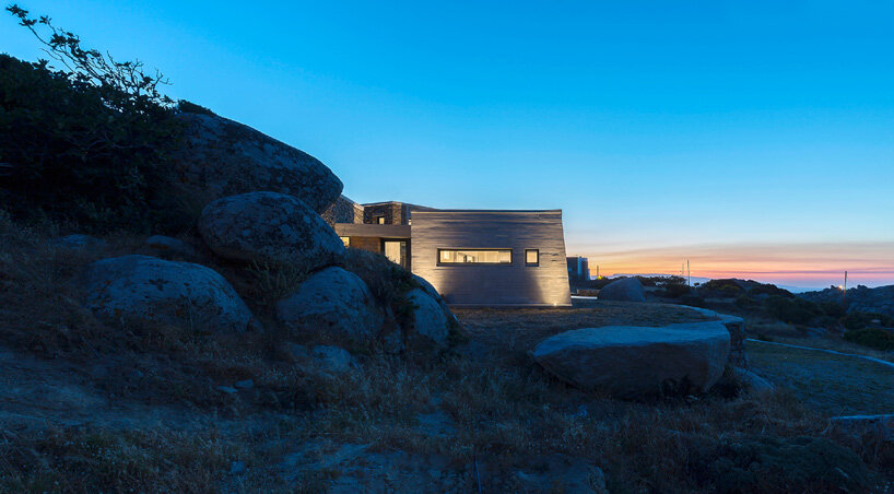 aristides dallas architects sets three-volume house between the rocks of tinos island