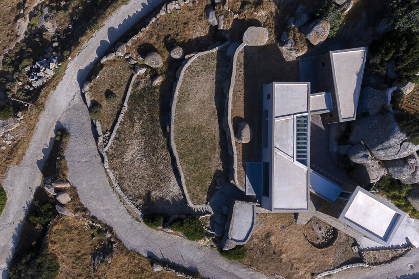 aristides dallas architects sets three-volume house between the rocks of tinos island