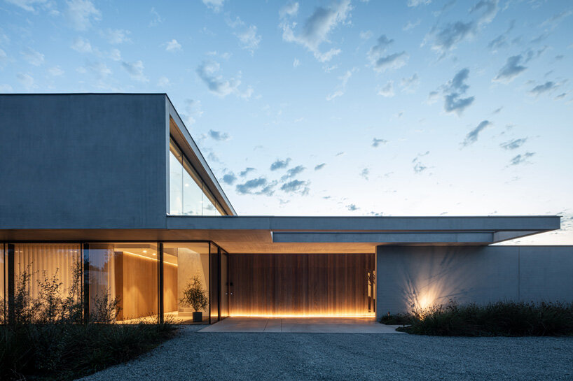 'residence DDE' by govaert & vanhoutte architects is a minimal concrete villa in rural belgium