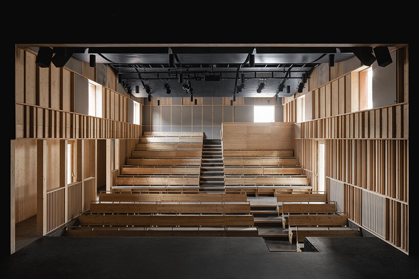 jonathan tuckey design completes red theater as part of school campus in south east england