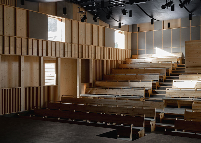 jonathan tuckey design completes red theater as part of school campus in south east england