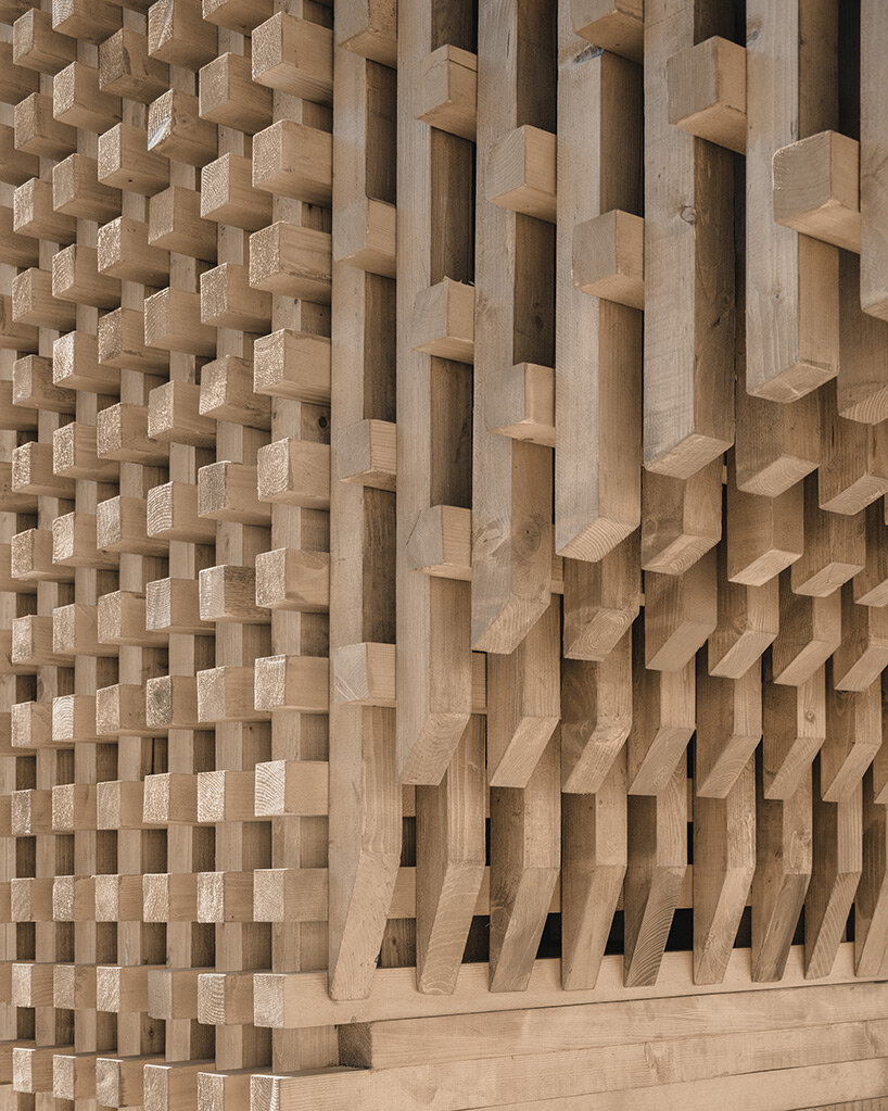 KATARSIS adds rotating triumphal arch to st. petersburg's historic architectural landscape