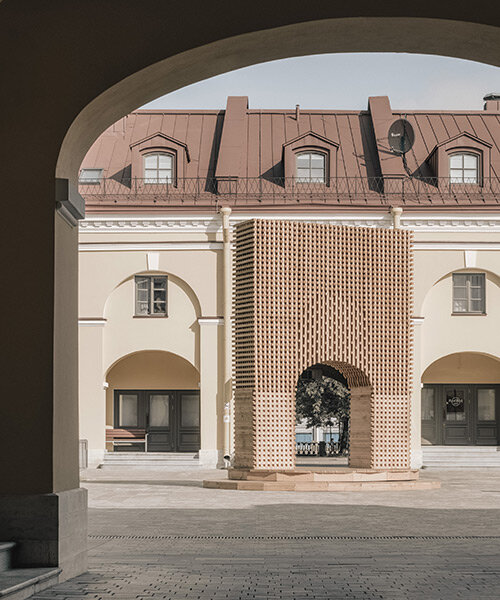 KATARSIS adds rotating triumphal arch to st. petersburg's historic architectural landscape
