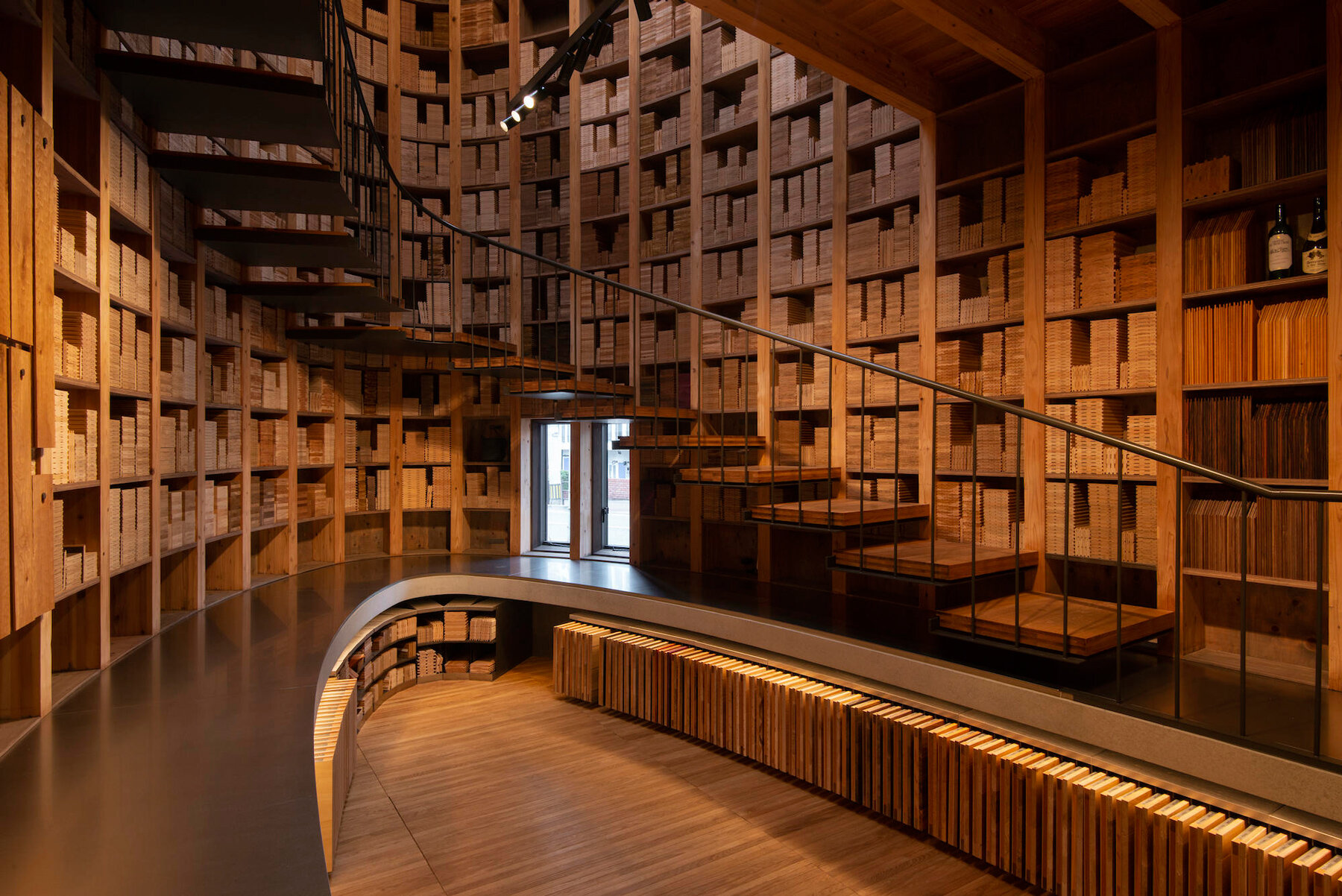 maruhon-fukuoka-office-showroom-japan-designboom-015