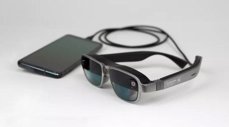 Ar Camera View qualcomm's AR 'smart viewer' lets you free your desk with virtual screens