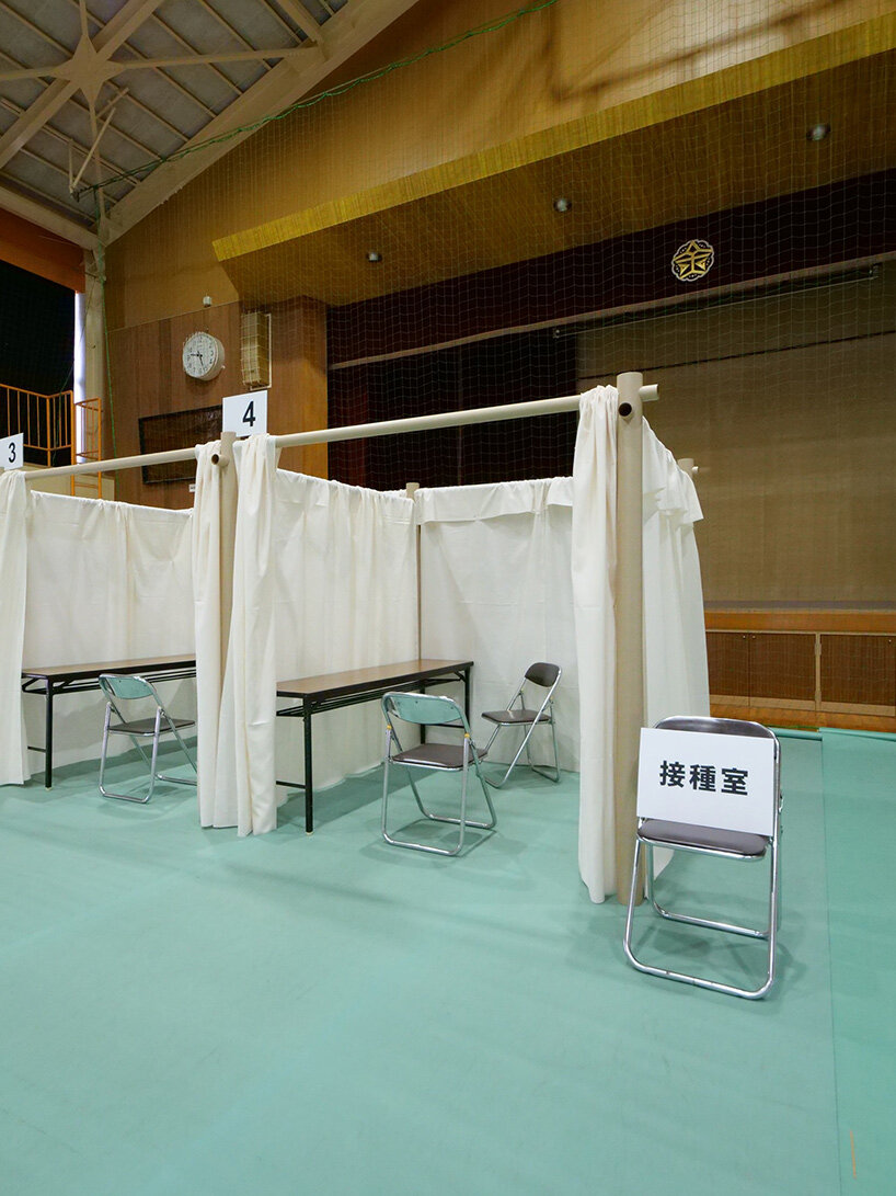 shigeru ban and VAN test paper partition system for vaccination sites in japan