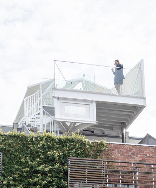 studio edwards adds 'sky pavilion' to roof of melbourne townhouse