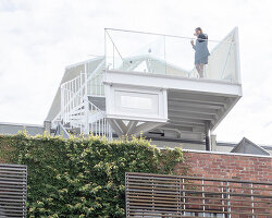 studio edwards adds 'sky pavilion' to roof of melbourne townhouse