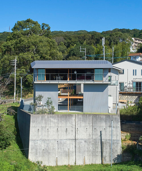 suppose design office sets 'house in shimobara' high on a hill in japan
