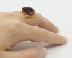 this ring turns your body heat into a battery and regenerates itself