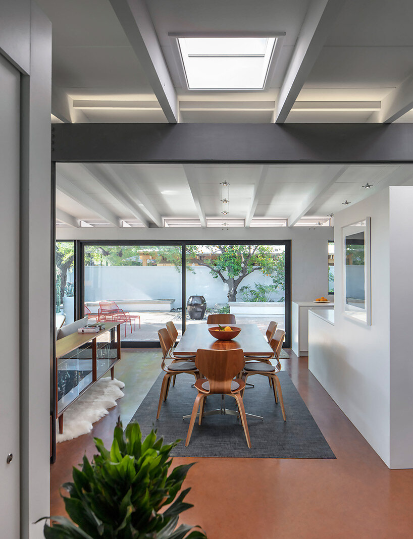 wendell burnette architects remodels 1952 'haver home' in phoenix, arizona