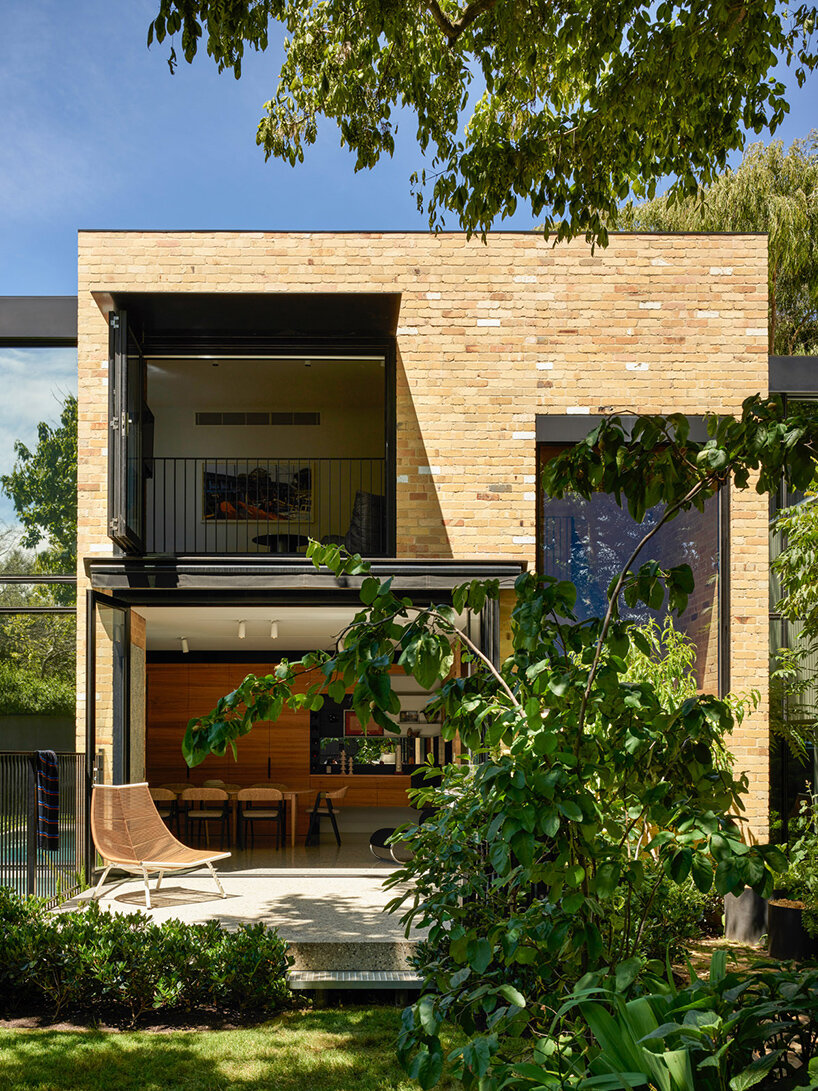austin maynard's garden house contributes to the future of high-tech, sustainable dwellings