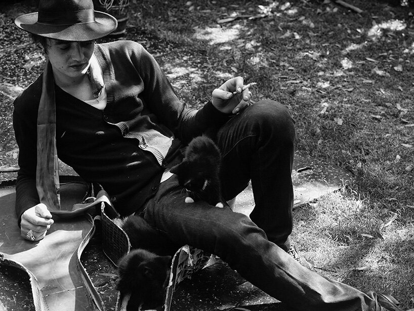 アート・デザイン・音楽 HEDI SLIMANE Fotografie Caviar, Leather Pants, and Metamodernism: Bands discuss HEDI