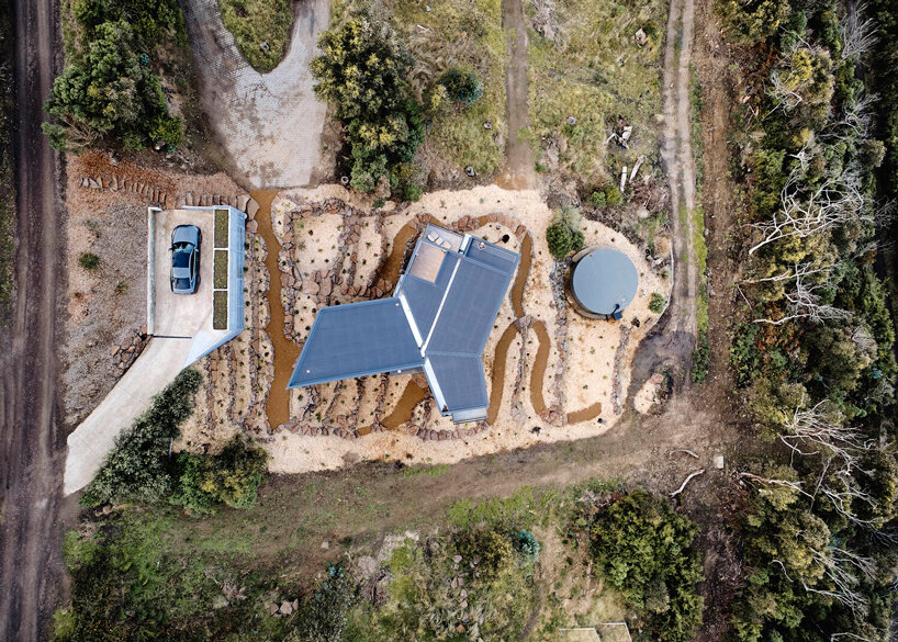 andrew simpson architects designs multi-generational Y house in wye river designboom