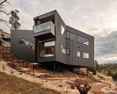 Y house is a multi-generational beach house in australia composed of three connected wings