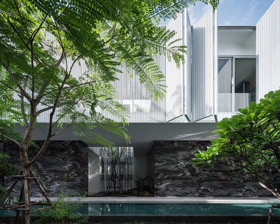 ayutt and associates design develops 'interlude house' around green central court in bangkok