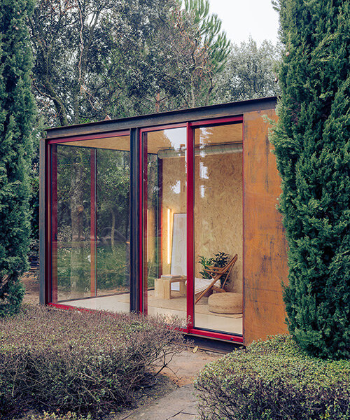 delaVegaCanolasso designs 'tini' prefabricated office that can be fully customized