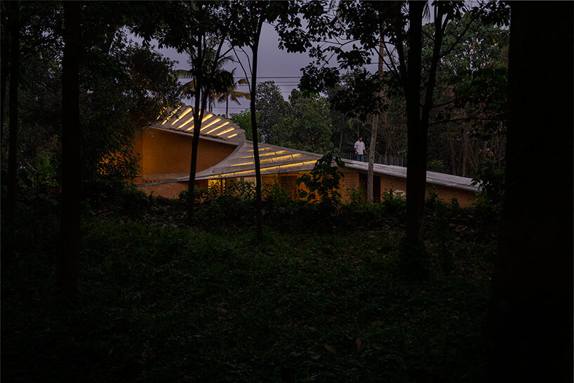 wallmakers designs its jackfruit garden residence as a twisting continuous surface