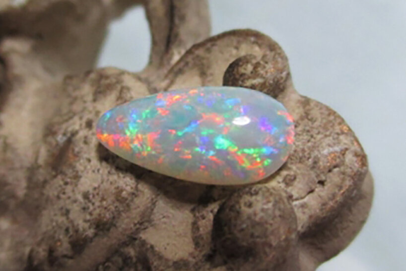 japanese researchers develop new material that changes color with pressure detection
