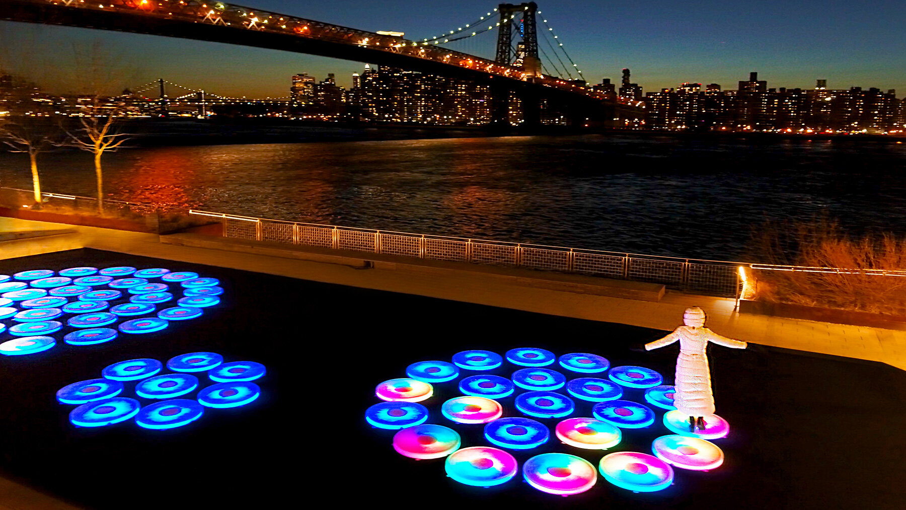 jen-lewin-studio-reflect-domino-park-brooklyn-designboom-005