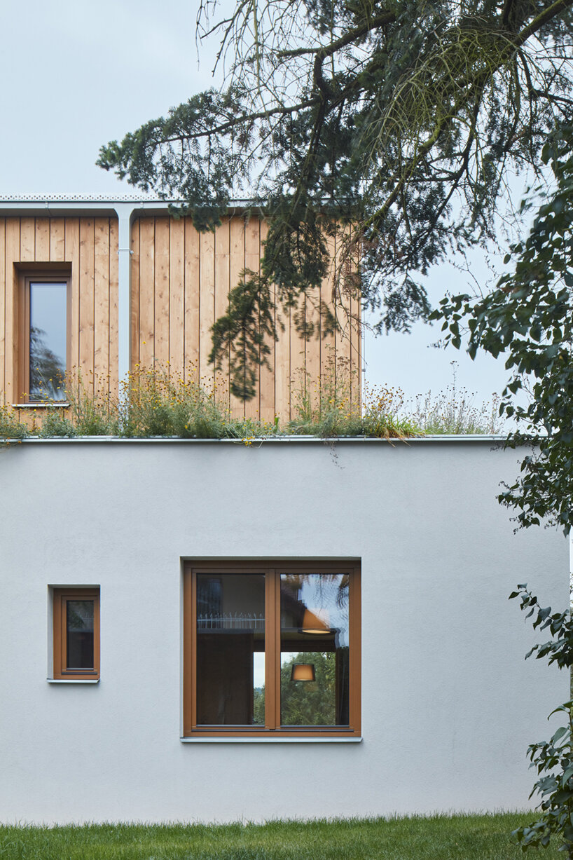 Kaa-studio dokončuje svůj nový domov ve staré zahradě v České republice