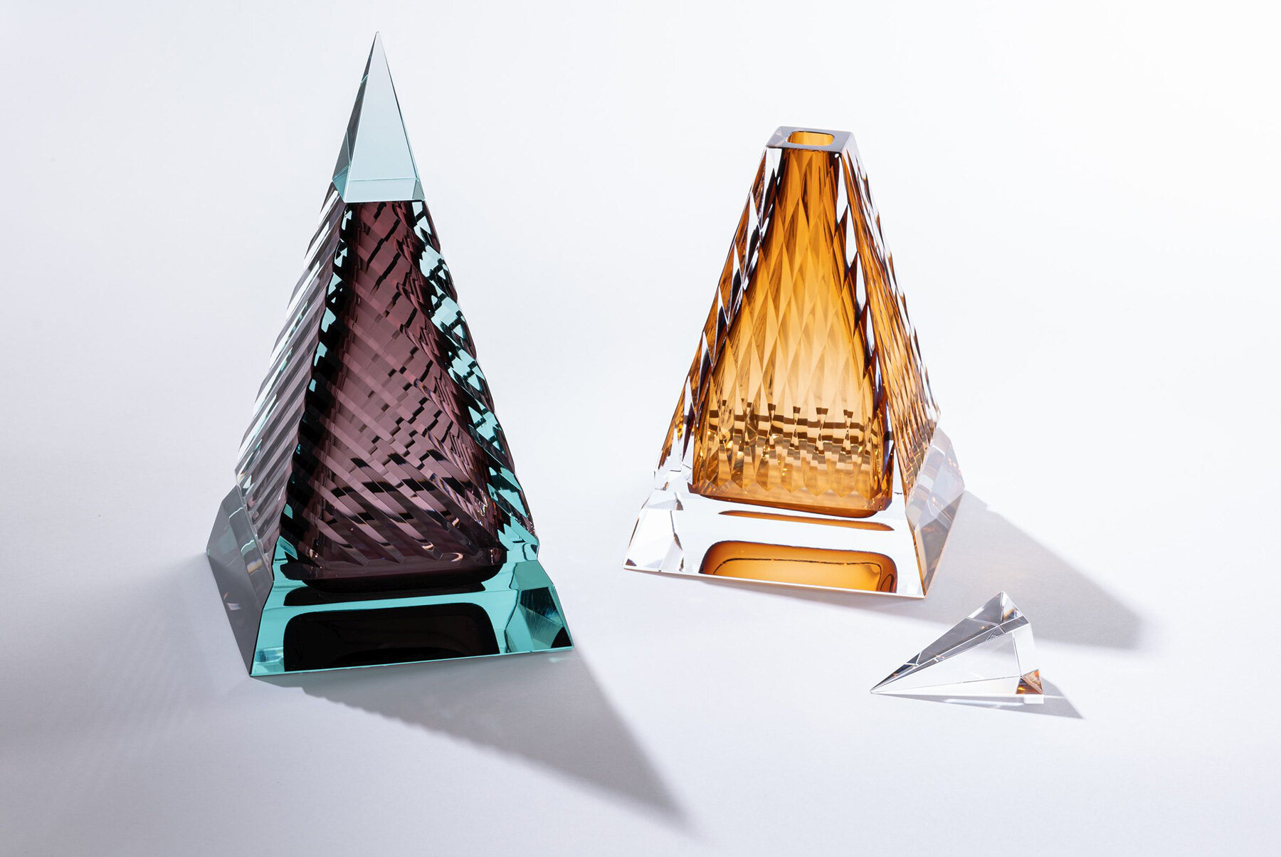 middle-east-narratives-medkheneh-fragrance-diffuser-by-aljoud-lootah-designboom-full-width-01