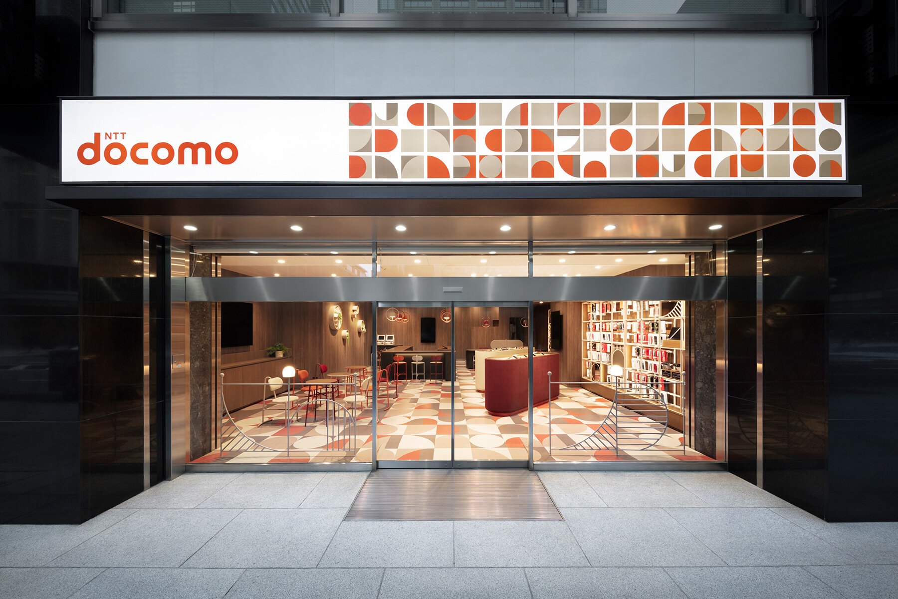 nendo-docomo-shop-japan-designboom-010