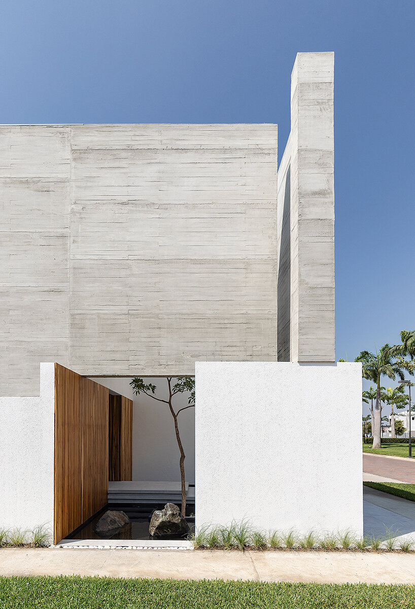 orense arquitectos designs home of serenity with mocoli house in ecuador