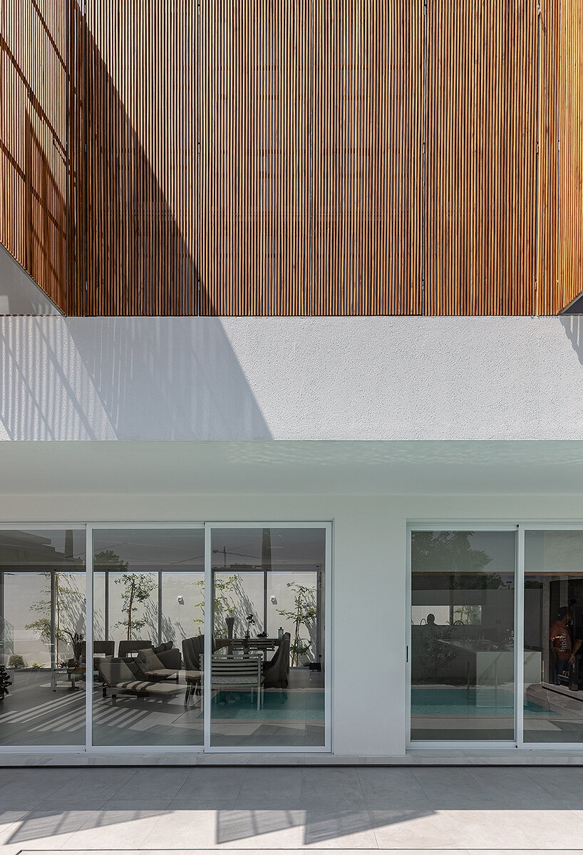 orense arquitectos designs home of serenity with mocoli house in ecuador