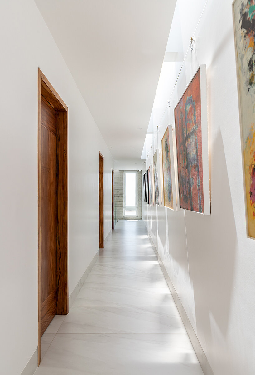 orense arquitectos designs home of serenity with mocoli house in ecuador