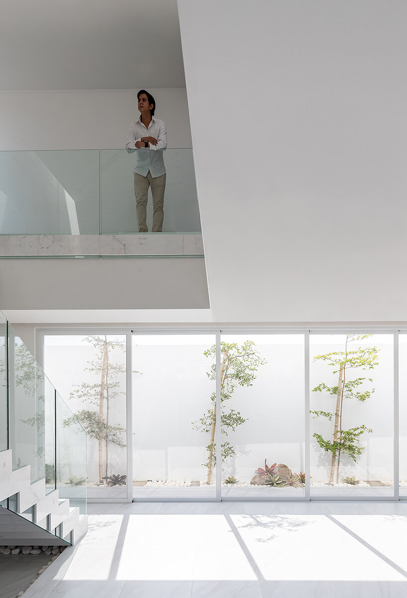 orense arquitectos designs home of serenity with mocoli house in ecuador