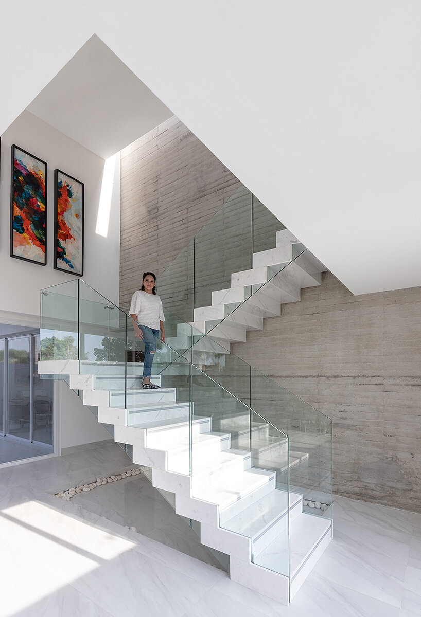 orense arquitectos designs home of serenity with mocoli house in ecuador