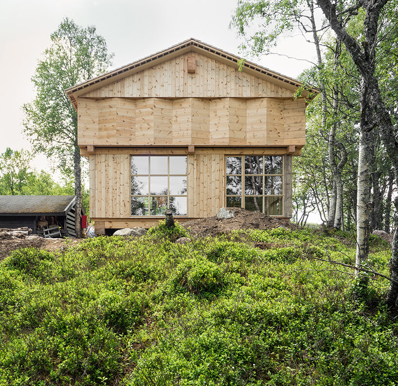 knut folstad's tømmertempelet playfully reinterprets the traditional norwegian cabin