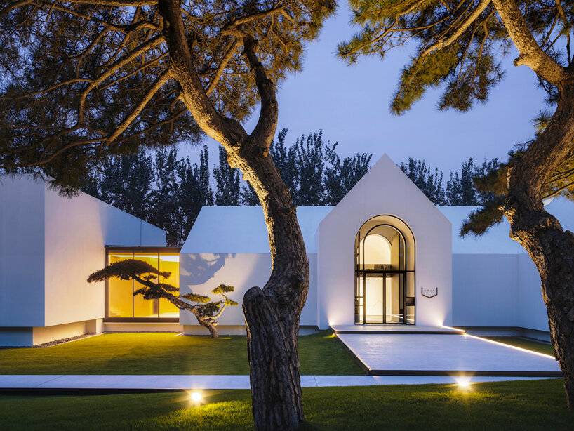 pine trees and pure geometric forms articulate 'song art museum' in beijing designboom