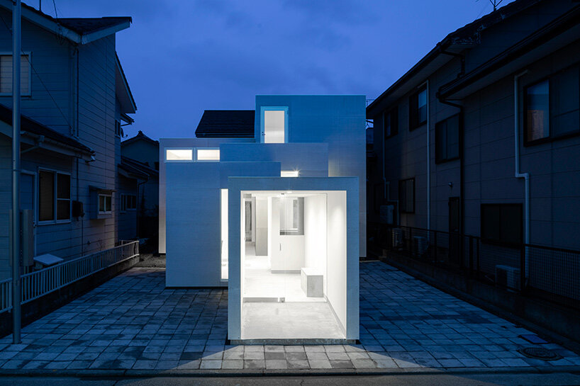 takuyahosokai-designed hair salon in niigata comprises five sequential volumes