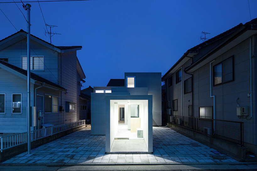 takuyahosokai-designed hair salon in niigata comprises five sequential volumes