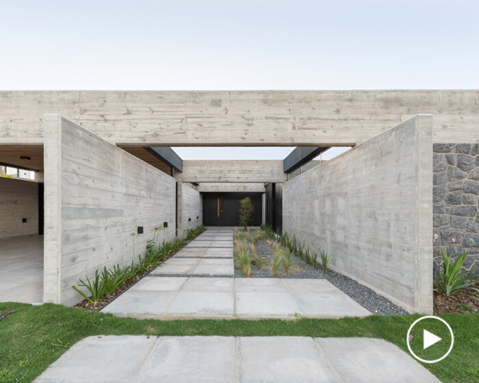 PSV arquitectura's casa SAB takes shape as an introspective grid of concrete