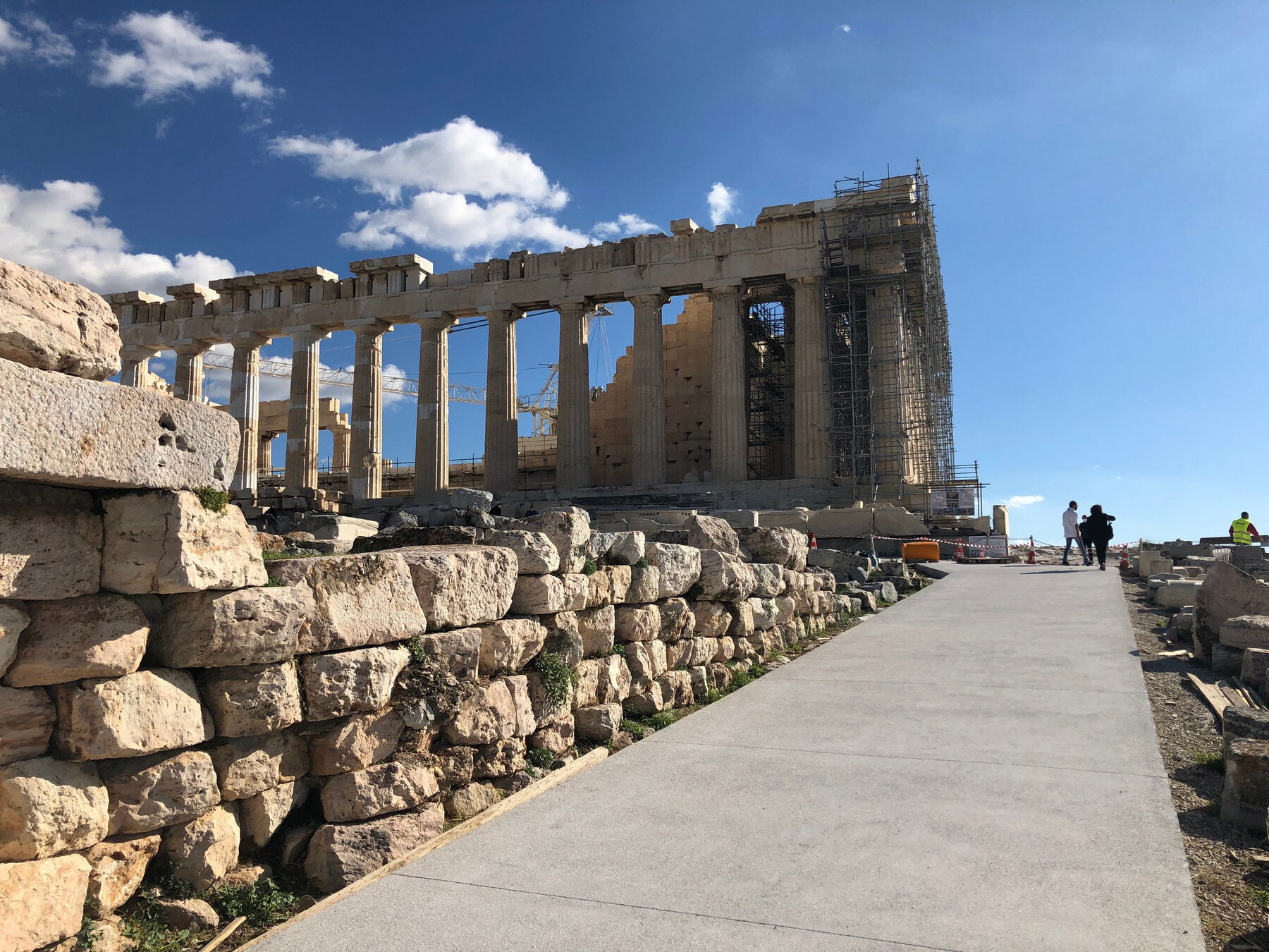 acropolis-renovation-controversy-archaeologists-athens-designboom-large