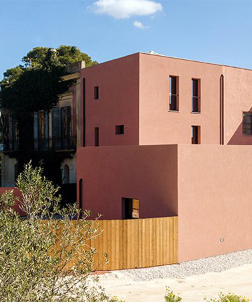 this pink house in italy by salvatore oddo architetto expresses a major bucolic atmosphere