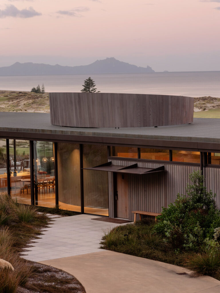 cheshire-architects-completes-fielding-house-in-new-zealand