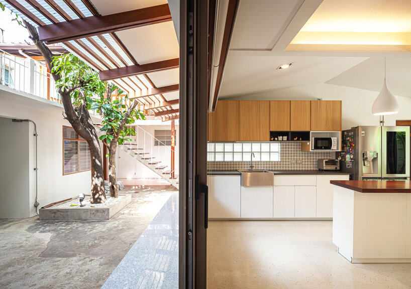 junsekino renovates an 80-year-old house in bangkok, thailand designboom