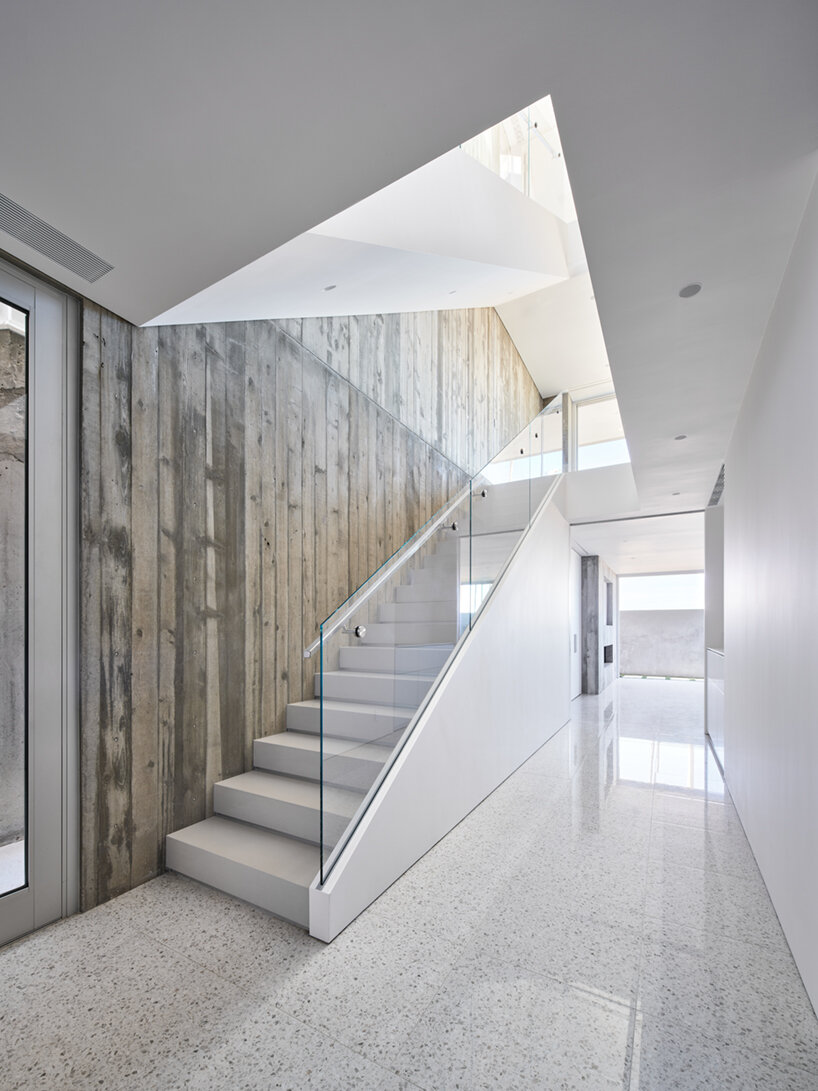 dan brunn curates a dwelling that is 'positively negative' along venice beach