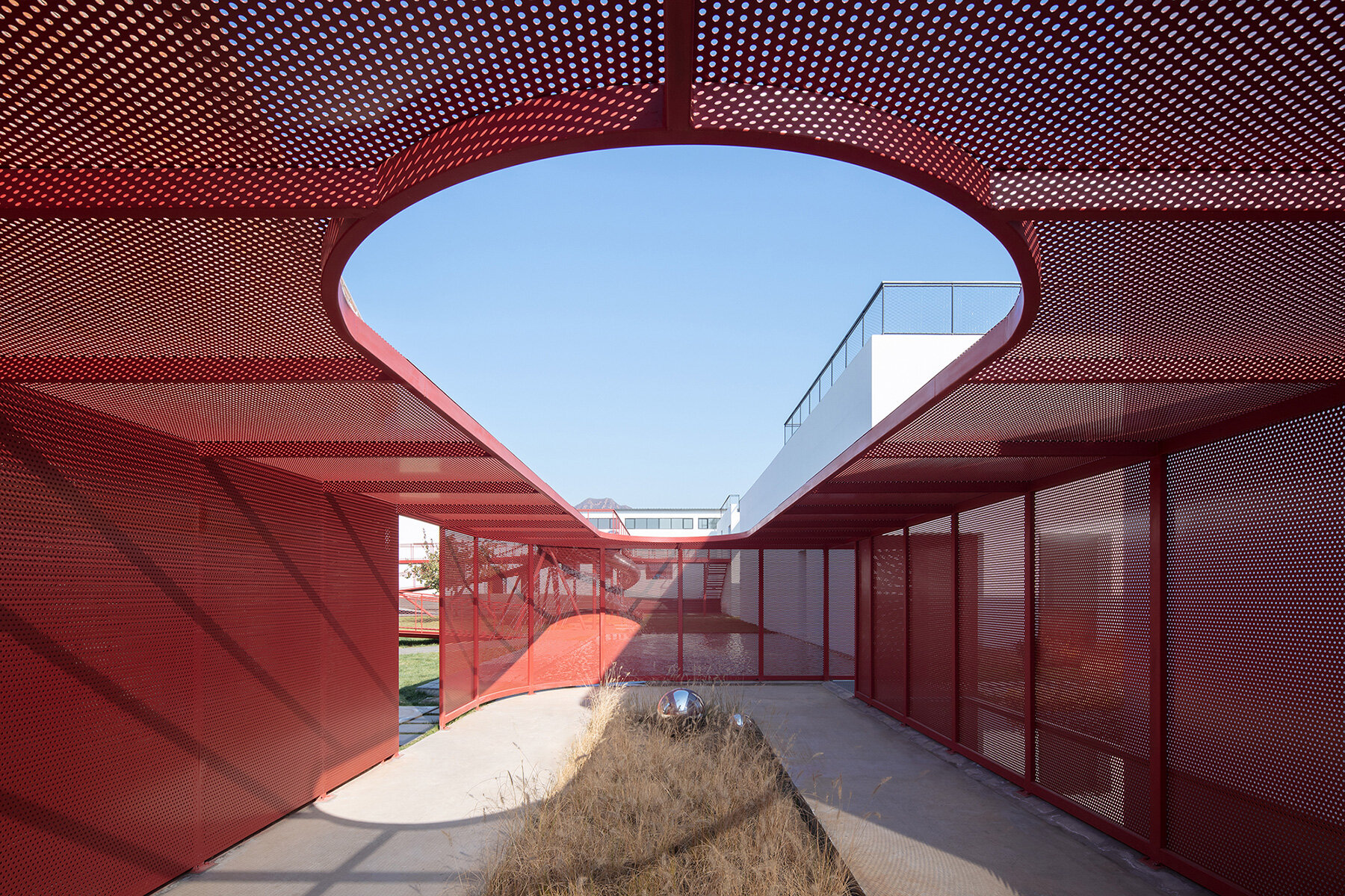 red-platform-renovated-youth-activity-center-china-designboom-1800